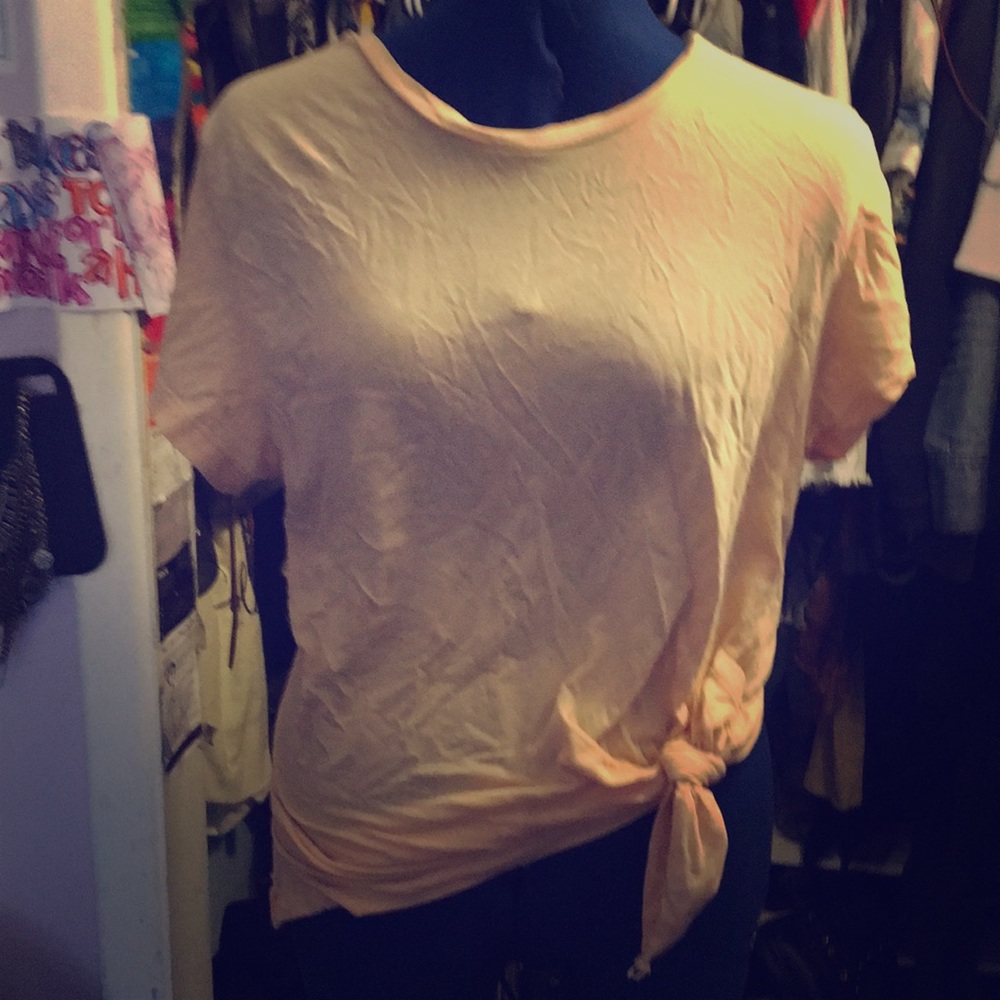 Peach crew neck short sleeve top with waist knot